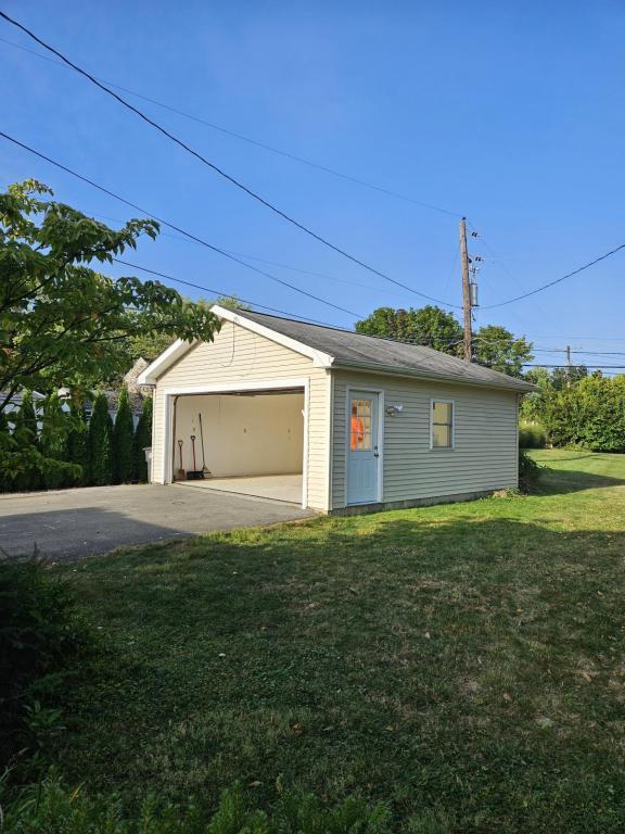 Building Photo - 616 Beverly Dr