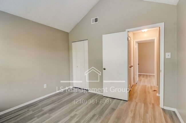 Building Photo - 7523 Oak Chase