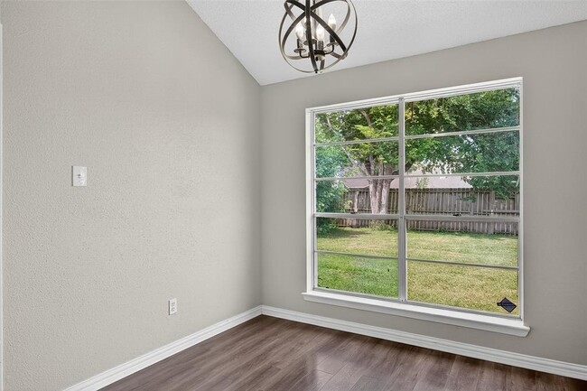Building Photo - 10606 Forest Leaf Dr