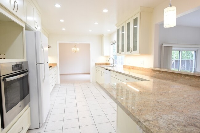 Building Photo - Remodeled & Spacious West San Jose 5 Bedroom 3 Bath Home