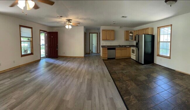 Building Photo - 4110 Derrick St