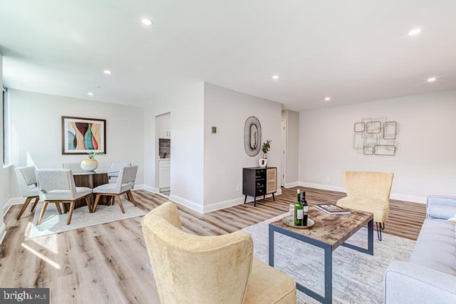 Building Photo - 600 Roosevelt Blvd