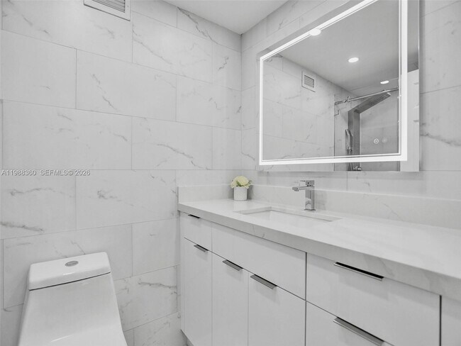 Building Photo - 2501 S Ocean Dr