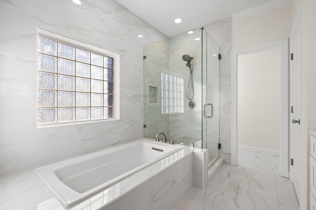 Building Photo - 255 Cll Escada