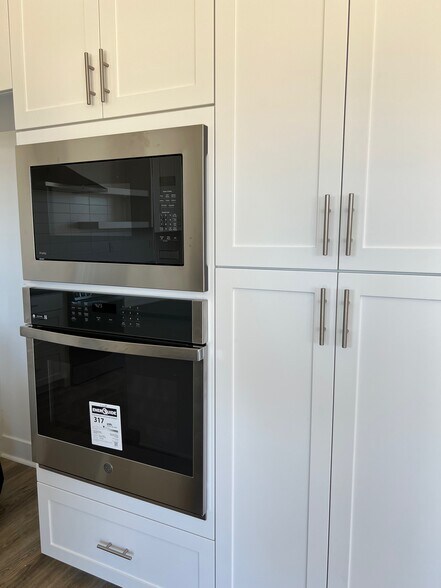 built-in oven & microwave - 1840 Vincent Dr