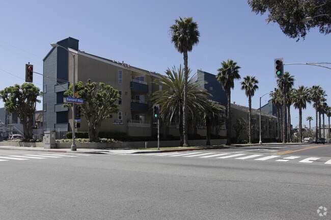 Building Photo - Barnard Park Villas
