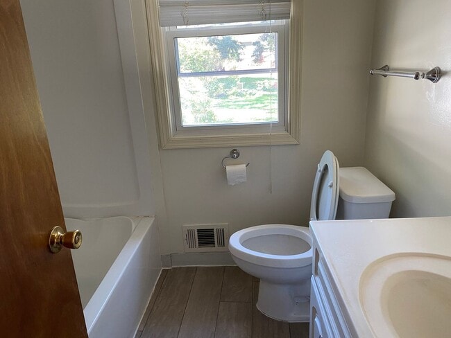 Building Photo - Charming 4-Bedroom Home in Fridley — Great...