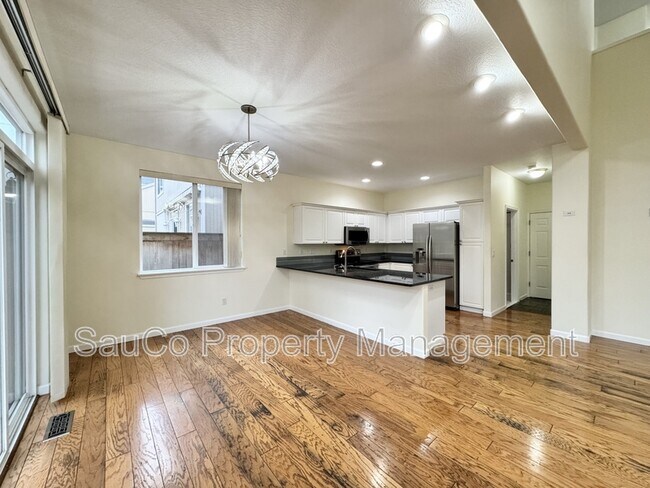 Building Photo - 255 NE 74th Ave