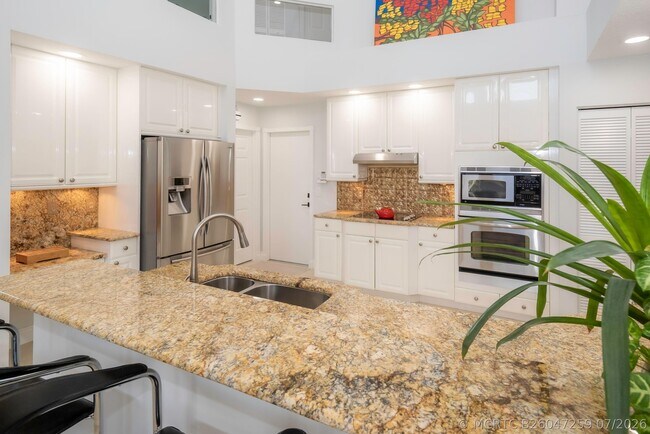 Building Photo - 10849 Bal Harbor Dr