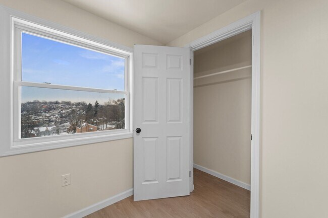 Building Photo - 2616 Shawhan Ave