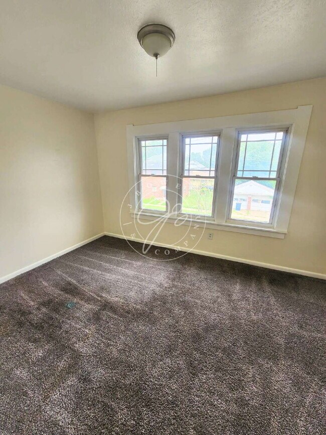 Building Photo - Spacious 3-Bedroom Home in West Toledo