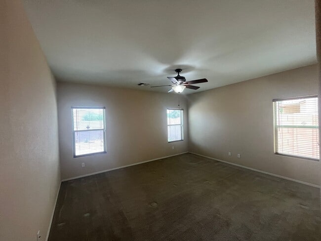 Building Photo - Free June Rent! Spacious 3-Bedroom Home in...