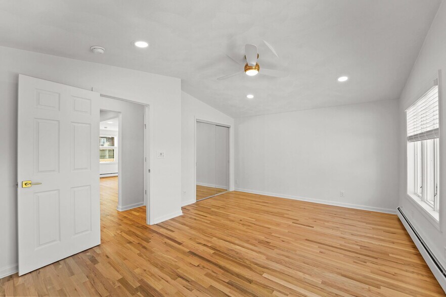 Building Photo - 116 Mary St