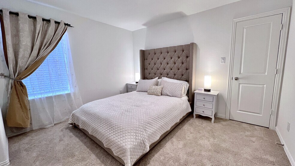 Building Photo - 5334 Riverwalk Pky