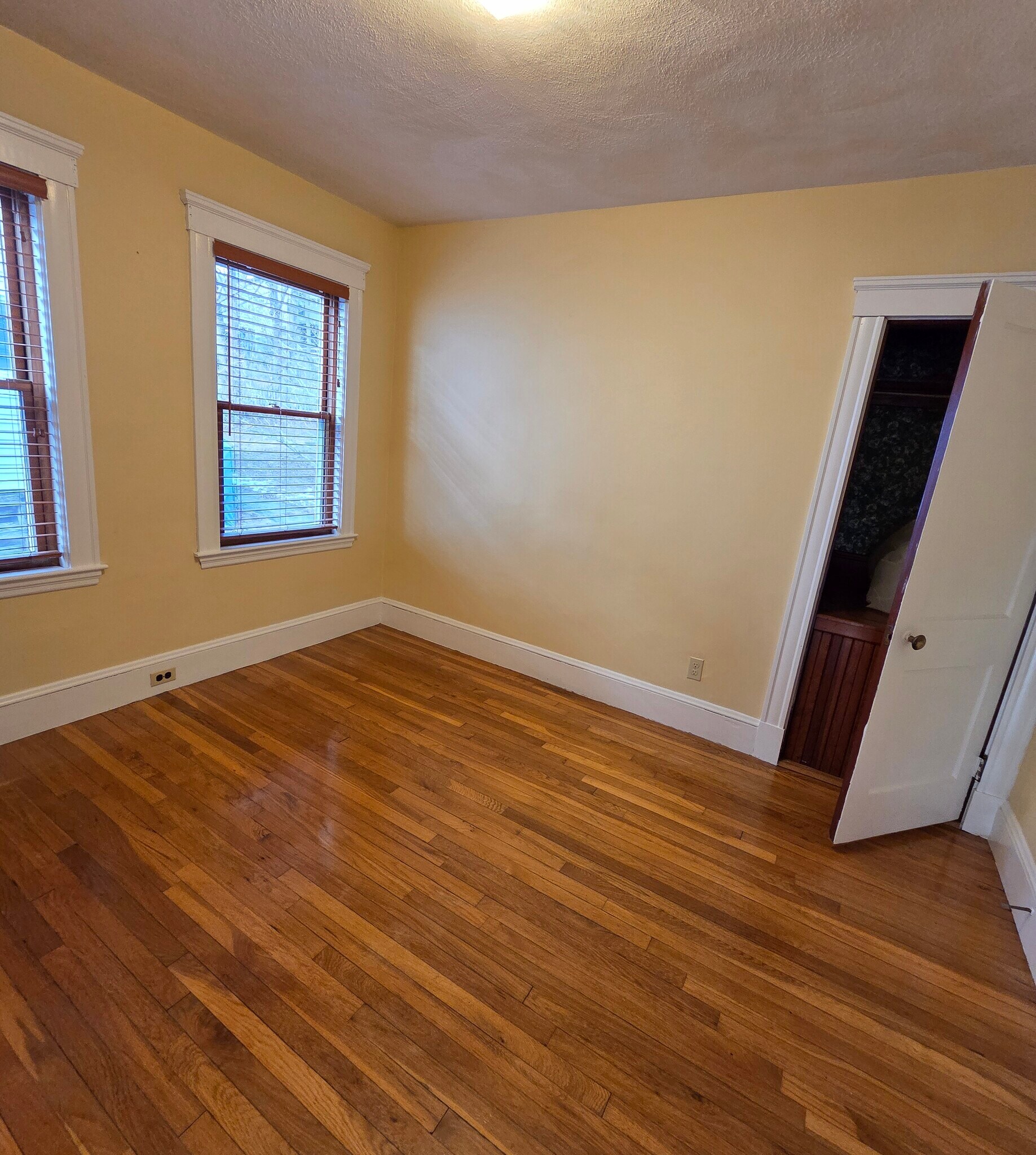 Building Photo - 37 Pine St