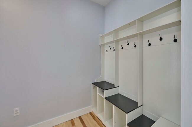 Building Photo - 97 Oakton Ave