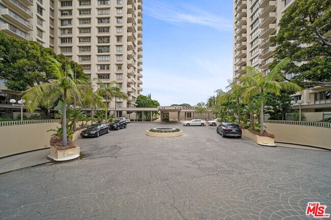 Building Photo - 2160 Century Park E