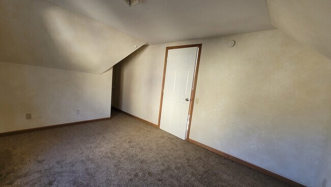 Building Photo - 351 Short St