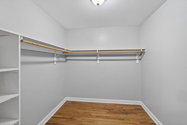 Building Photo - 4 Bedroom