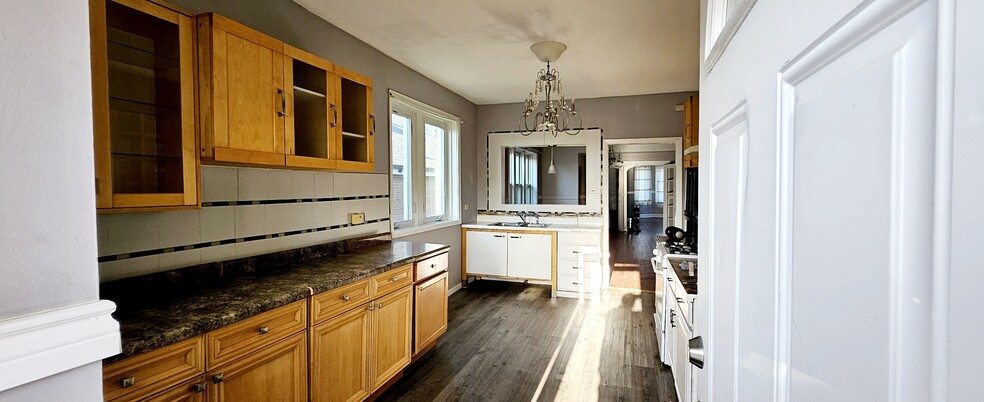 Kitchen - 4820 S Keeler Ave