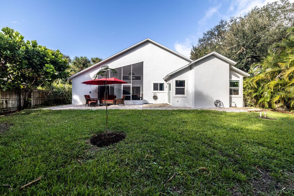 Building Photo - 9330 Seagrape Dr