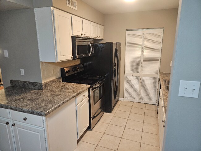 Building Photo - 2339 Sandalwood Creek Ct