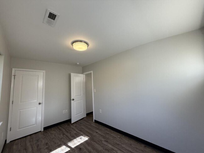 Building Photo - 6189 Northwood Dr