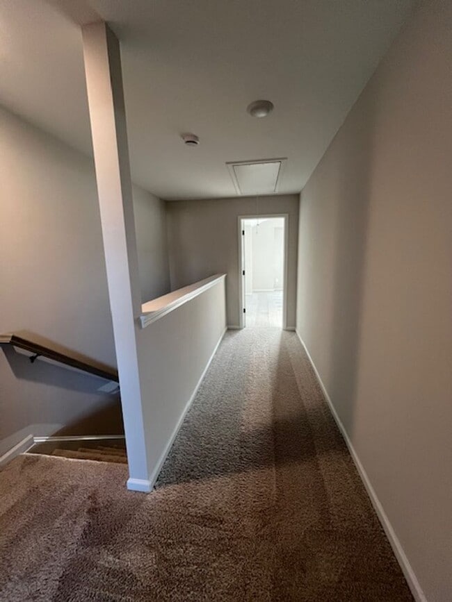 Building Photo - Stunning townhouse located in the heart of...