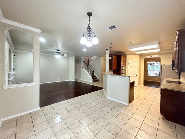 Building Photo - 4 Bedroom / 3.5 Bathroom beautiful house f...