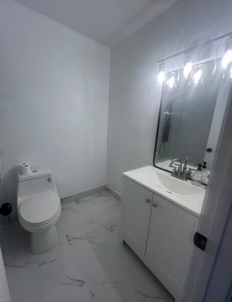 Building Photo - 14855 SW 83rd Ln