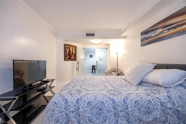 Building Photo - 3001 S Ocean Dr