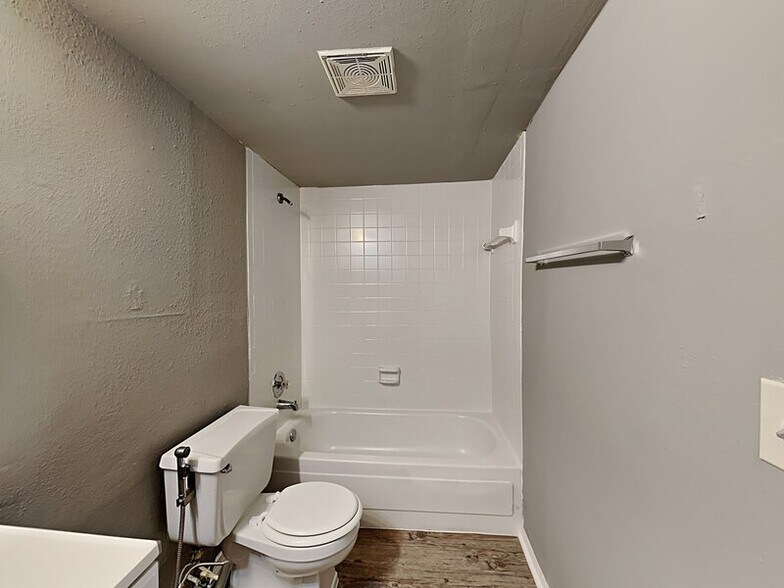 Building Photo - 476 Banyon Tree Cir