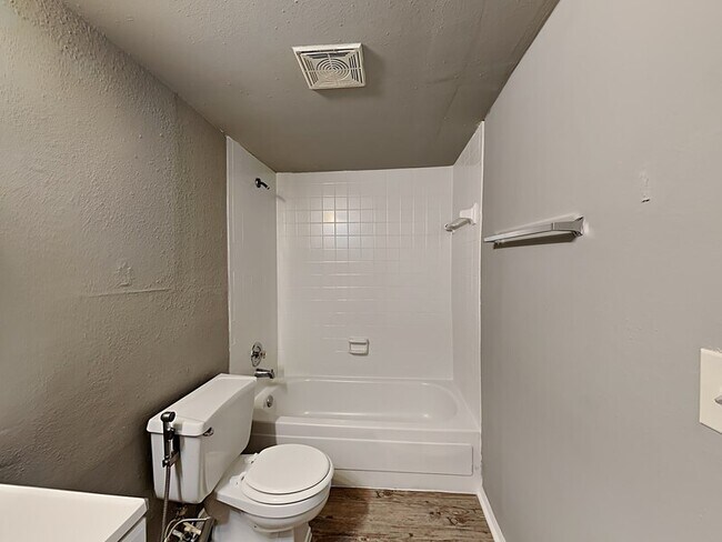 Building Photo - 476 Banyon Tree Cir