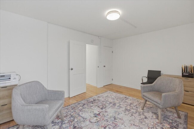 Building Photo - 5630 N Sheridan Rd