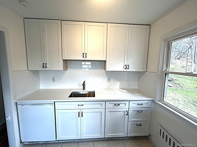 Building Photo - 8 Ridge St