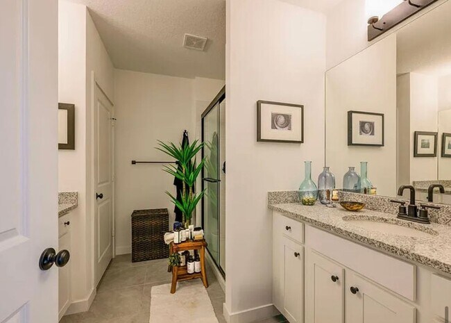 Building Photo - 3 Bedroom 2.5 Bathroom Townhome with 2 Car Garage and Fenced Patio!**ASK ABOUT MOVE IN SPECIAL**