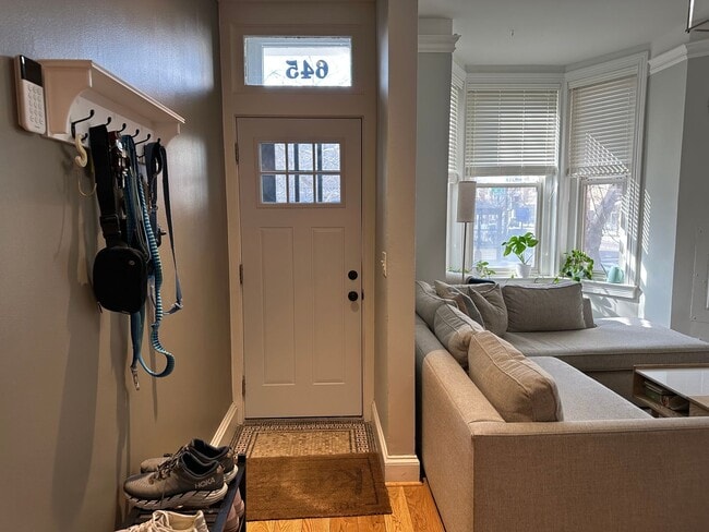 Building Photo - 2 Bedroom 1.5 Bath Condo in Shaw Neighborhood, Backyard, Recently Renovated, Fabulous Modern Feat...