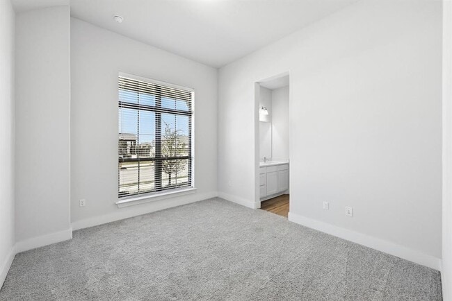 Building Photo - 9201 Spire View