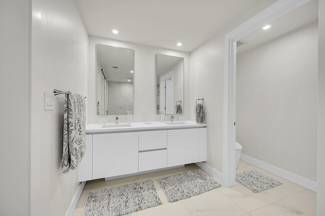 Building Photo - 730 N Ocean Blvd