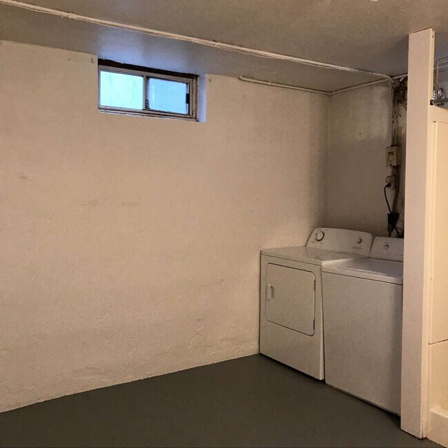 Building Photo - 1536 Peterson St