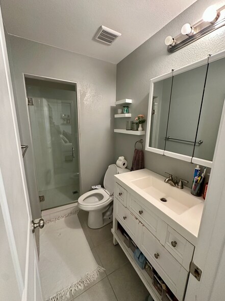 Building Photo - 6206 S Church Ave