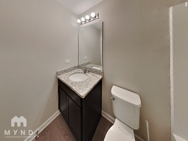 Building Photo - 758 Henley Ct