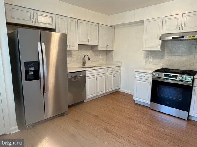 Building Photo - 10113 Galsworthy Pl