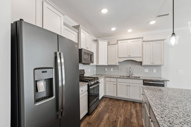 Building Photo - Stylish 4-Bedroom Townhome with Backyard O...