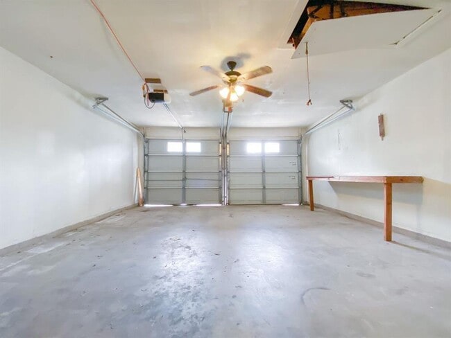 Building Photo - 10408 Leaning Willow Dr