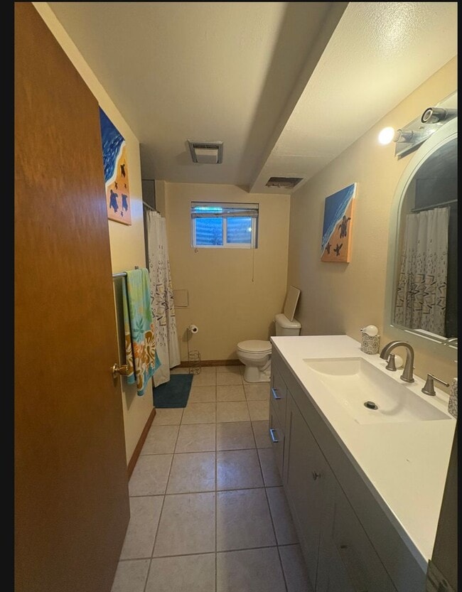 Building Photo - 4 bedroom 2 story home