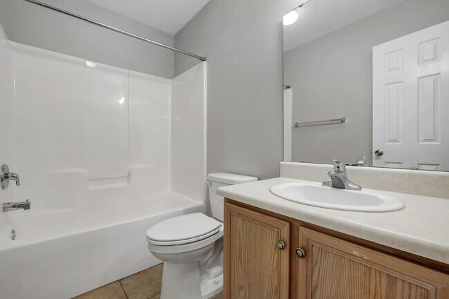 Building Photo - 2738 W Tharpe St