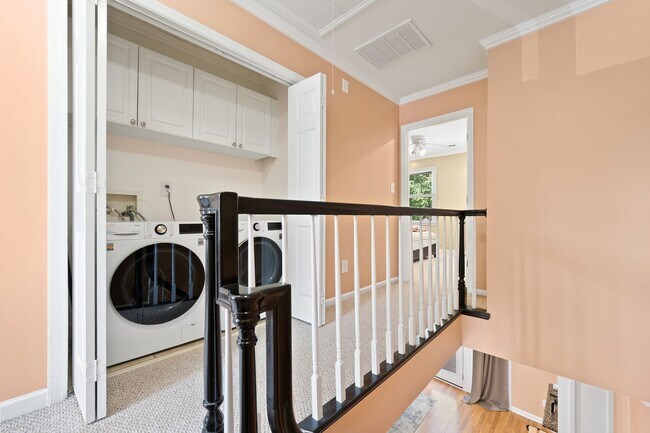 Building Photo - Sunlit Downing Creek townhome with private deck, open layout, and easy access to Duke, UNC, and RTP.