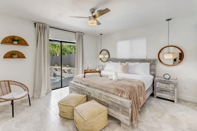 Building Photo - 2325 NE 195th St