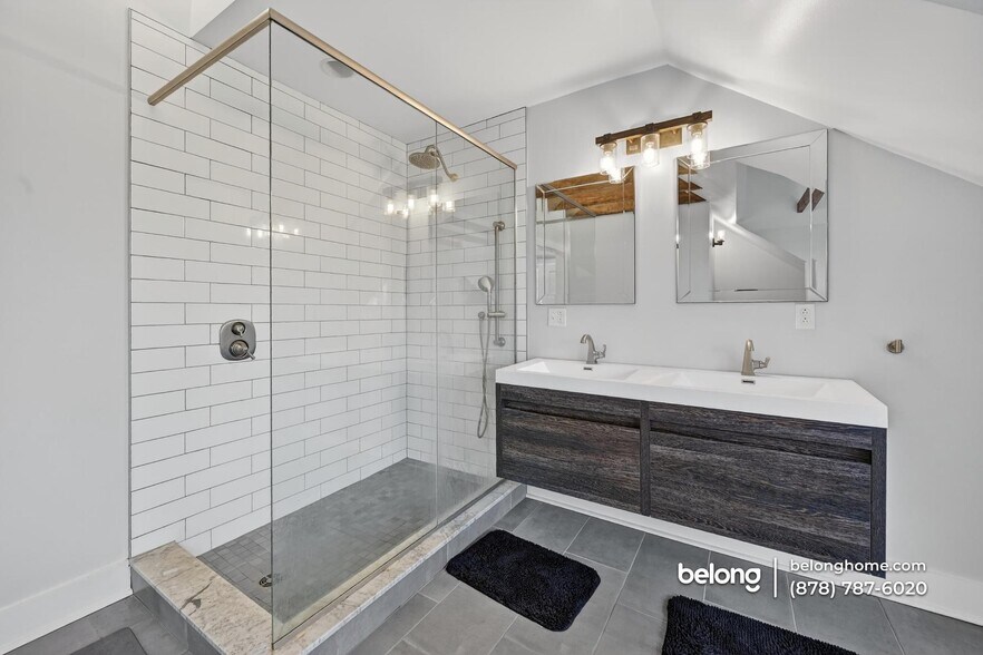 Building Photo - 5549 Columbo St